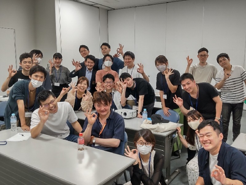 TRIPART_0001_BURST20220710153721902_COVER_copy_800x600_1